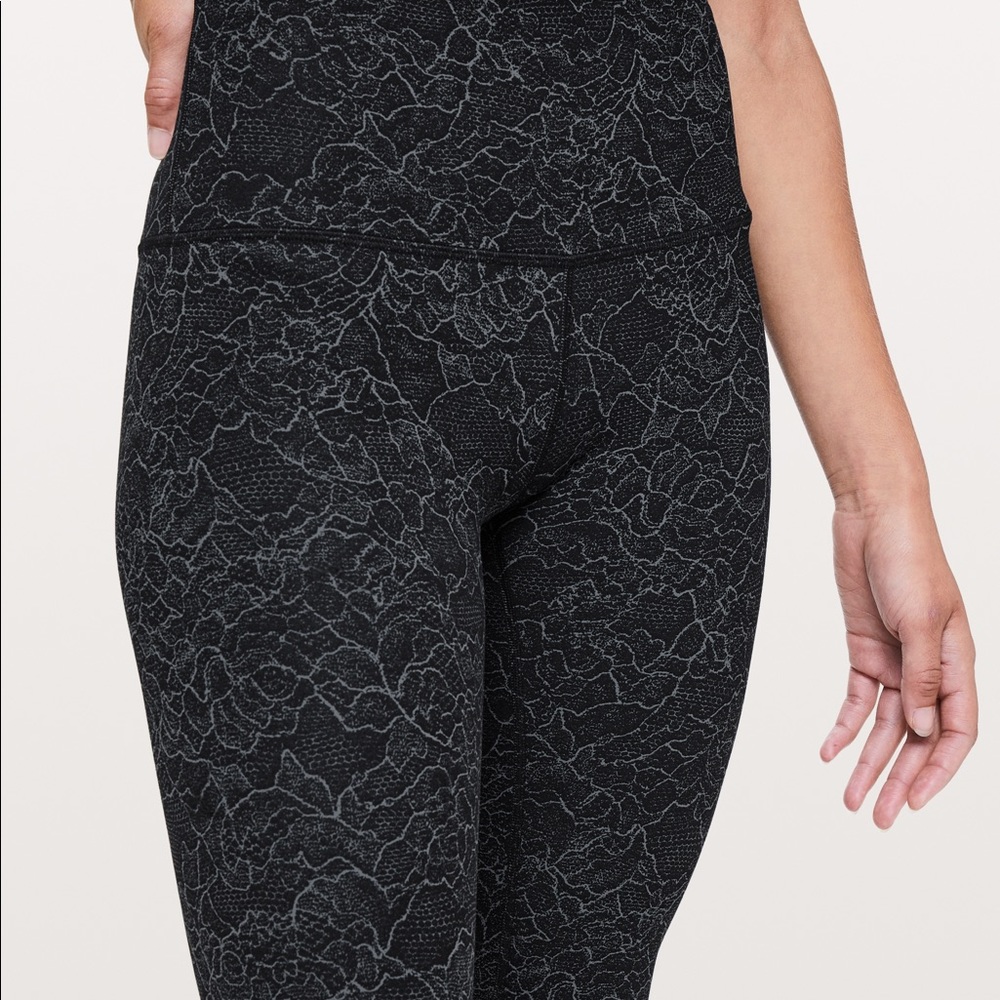 Lululemon Aligns Leggings “25
